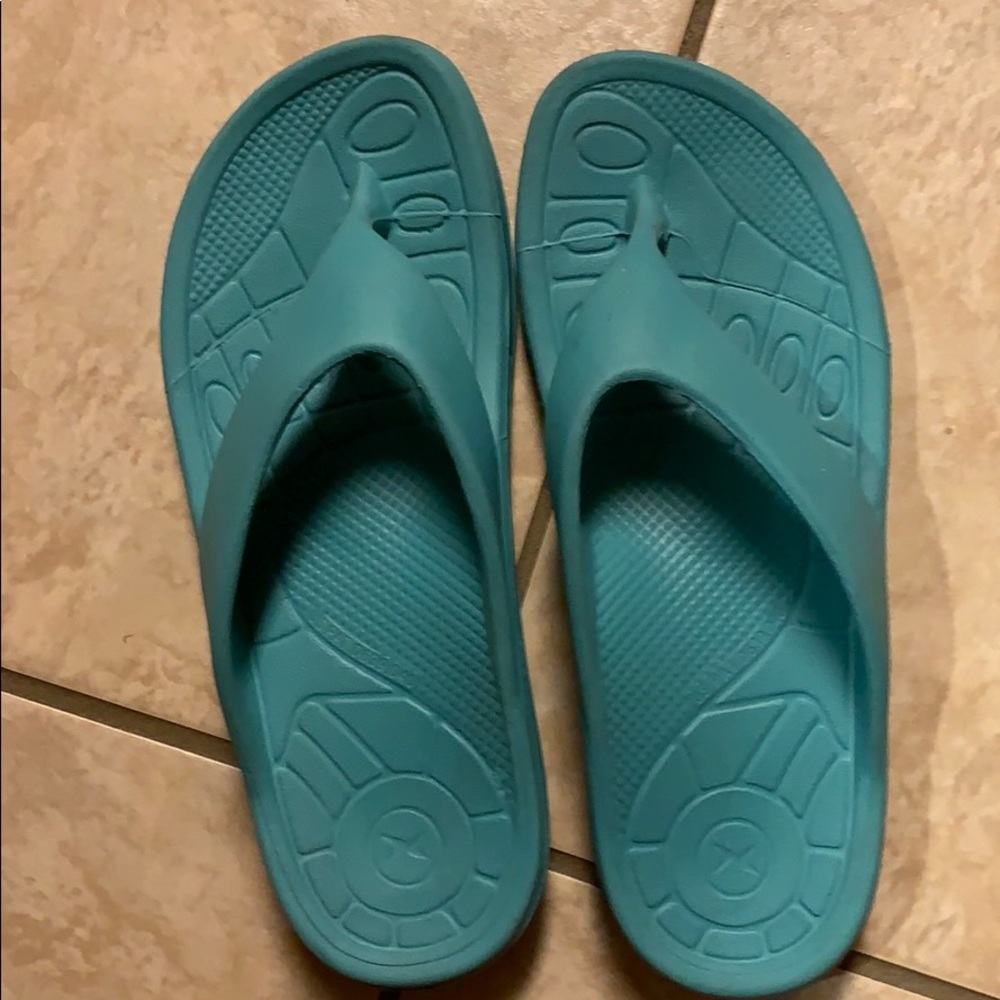 Aetrex Lynch they are a turquoise color.